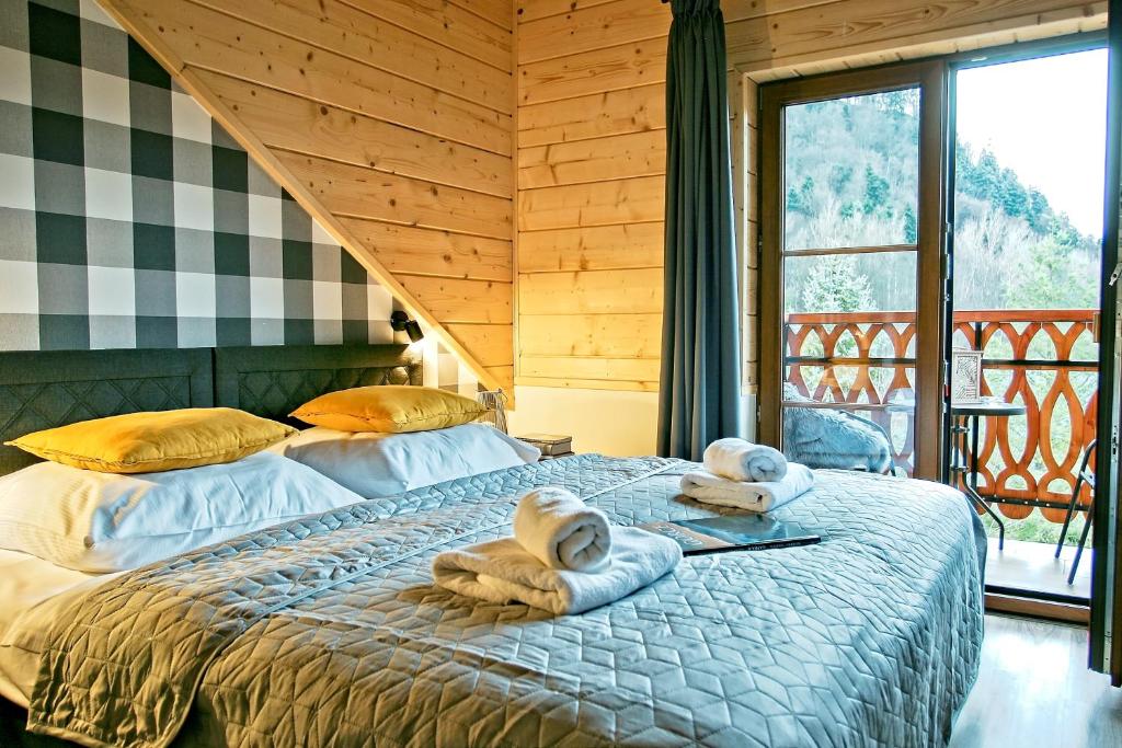Postel nebo postele na pokoji v ubytování Apartamenty Magia Gór