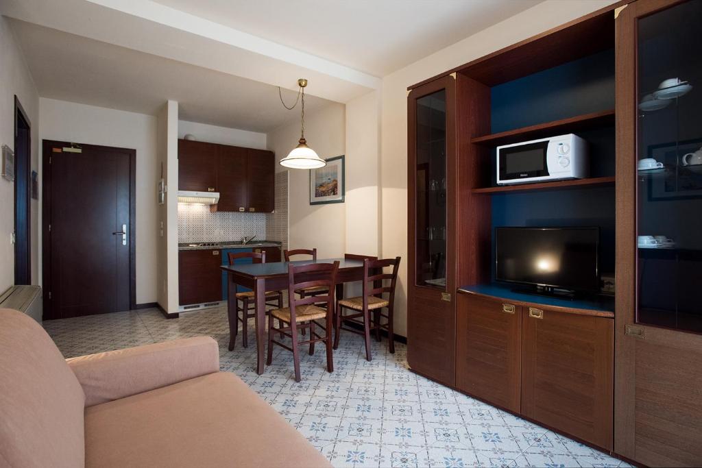 Кухня или мини-кухня в Aparthotel Holiday
