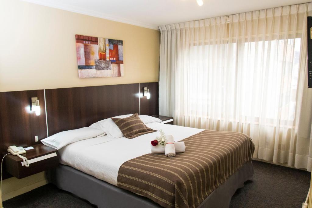 Tempat tidur dalam kamar di Hotel Don Eduardo