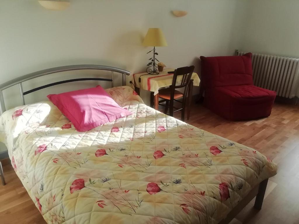 Postel nebo postele na pokoji v ubytování Hôtel Ducret