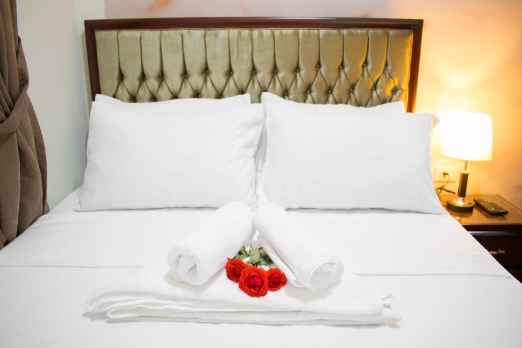 Postel nebo postele na pokoji v ubytování Golden Palace Hotel