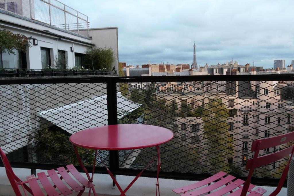 eiffel tower studio lacoste - One-Bedroom Apartment