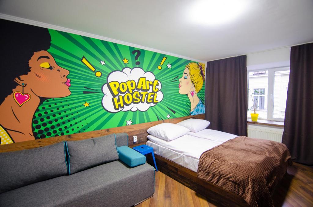 Postel nebo postele na pokoji v ubytování Pop Art Hostel Rynok Sq