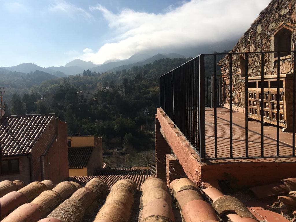 A general mountain view or a mountain view taken from a hosteleket