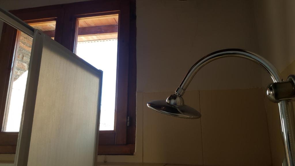 A bathroom at espai Abadia La Trilla
