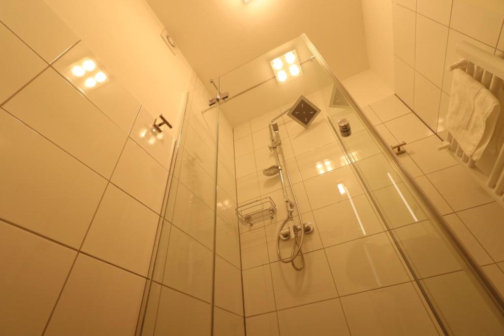 Schiller Pension - Habitación Individual Con Baño Compartido