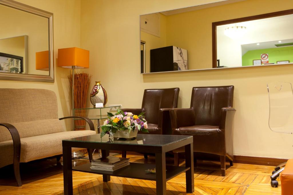 Posezení v ubytování Hostal Los Alpes