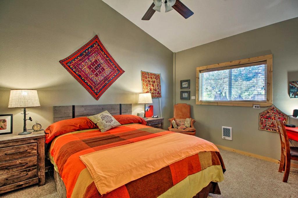 DogFriendly Ranch Cottage with Yard about 13 Mi to Bend, Alfalfa