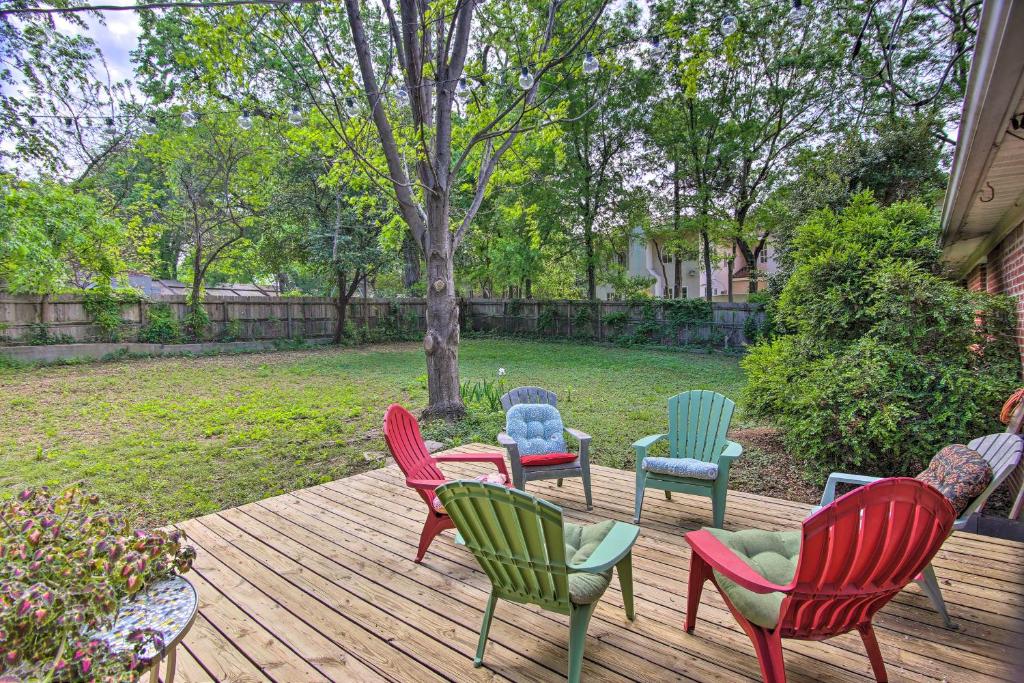 a group of chairs sitting on a wooden deck at Tulsa Rental Home - Walk to Philbrook Museum in Tulsa
