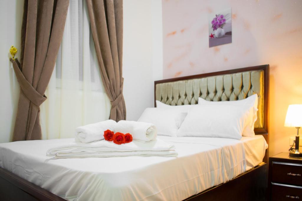 Postel nebo postele na pokoji v ubytování Golden Palace Hotel