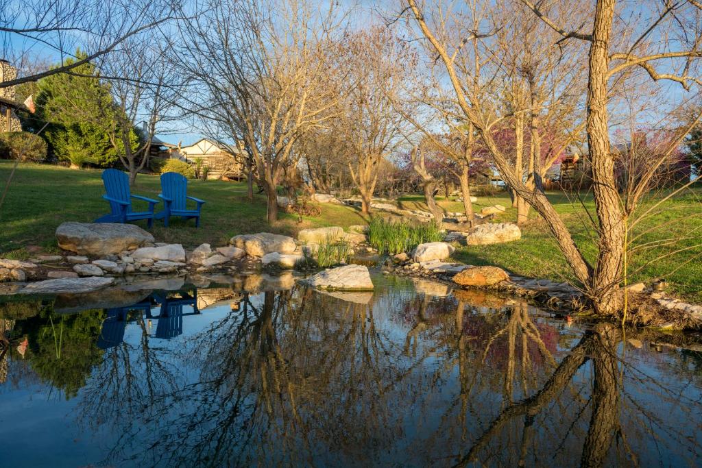 Barons CreekSide Resort photo