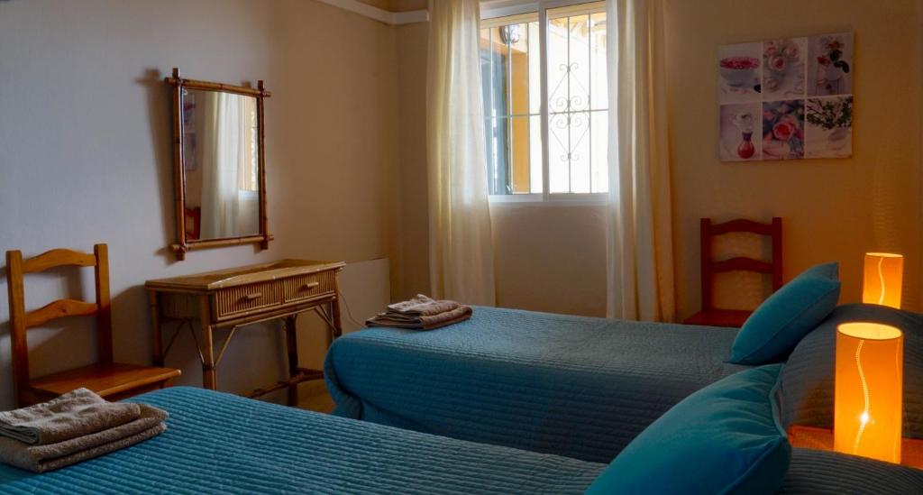 Postel nebo postele na pokoji v ubytování Casa Esperanza Pedregalejo