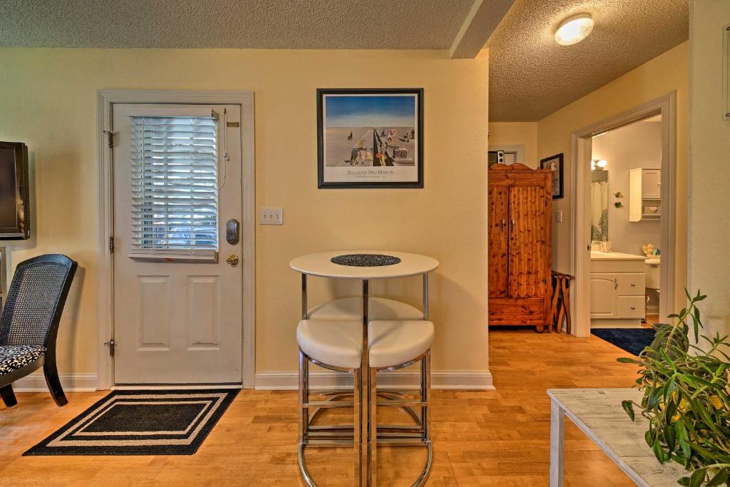 Foto sihtkohas Nags Head asuva majutusasutuse Nags Head Apt with Patio - half Mile Walk to Beach! galeriist