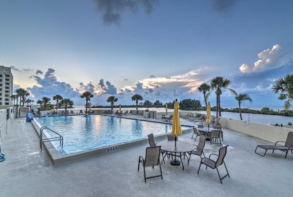 Gulf-View Hudson Condo in Beachfront Resort!