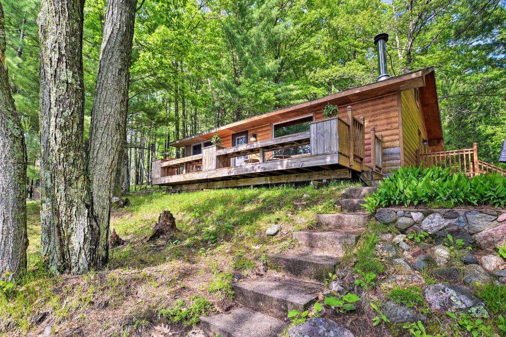 Burns Lake Cabin with Dock, Fire Pit, Rowboat and More - Holiday Home