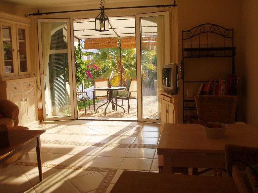 A seating area at carpe Diem