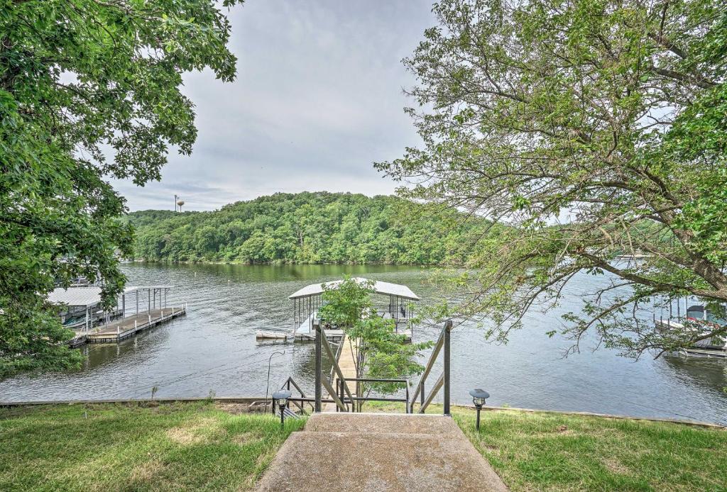 Waterfront Lake Ozark House with Private Dock!, Lake Ozark (updated