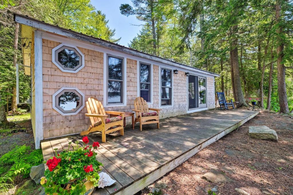 Cozy Lakefront Madison Cabin with Dock and Kayaks, Madison (updated