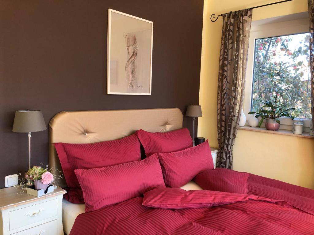 Postel nebo postele na pokoji v ubytování Hotel Haus Kallenberg