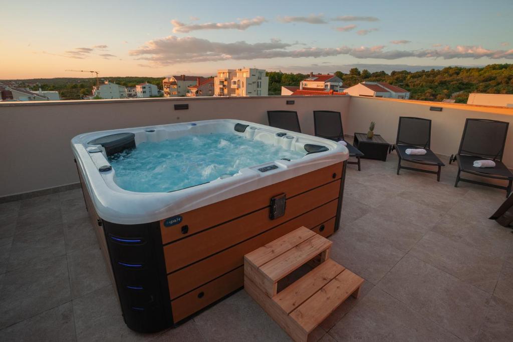 Fotografia z galérie ubytovania Apartments Luana with private jacuzzi v destinácii Zadar