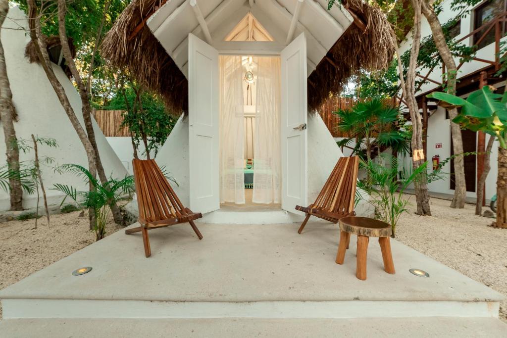 Un jardín fuera de Mimosa Tulum