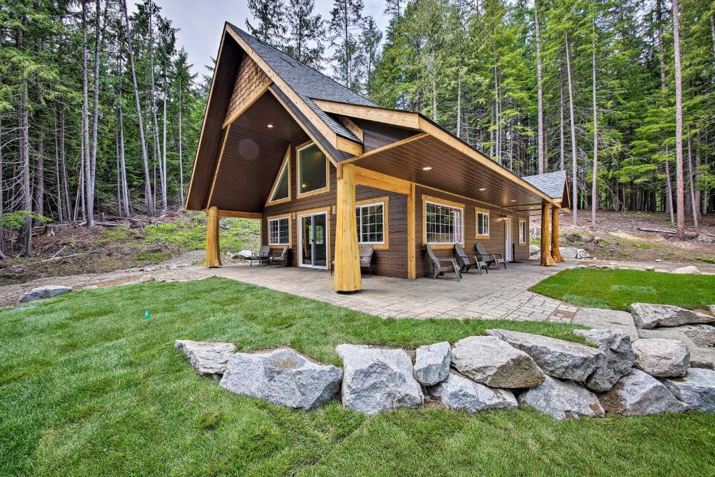 Spacious Cabin By Priest Lake and Elkins Resort