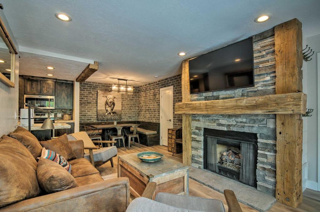 a living room with a fireplace and a tv at Rustic Ski-Out Brian Head Condo with Comm Pool in Brian Head