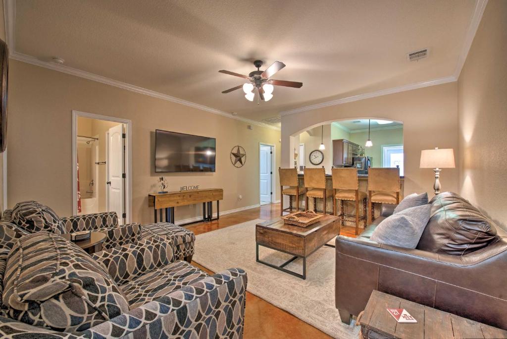 College Station Retreat Less Than 3 Mi to AandM Campus!, College