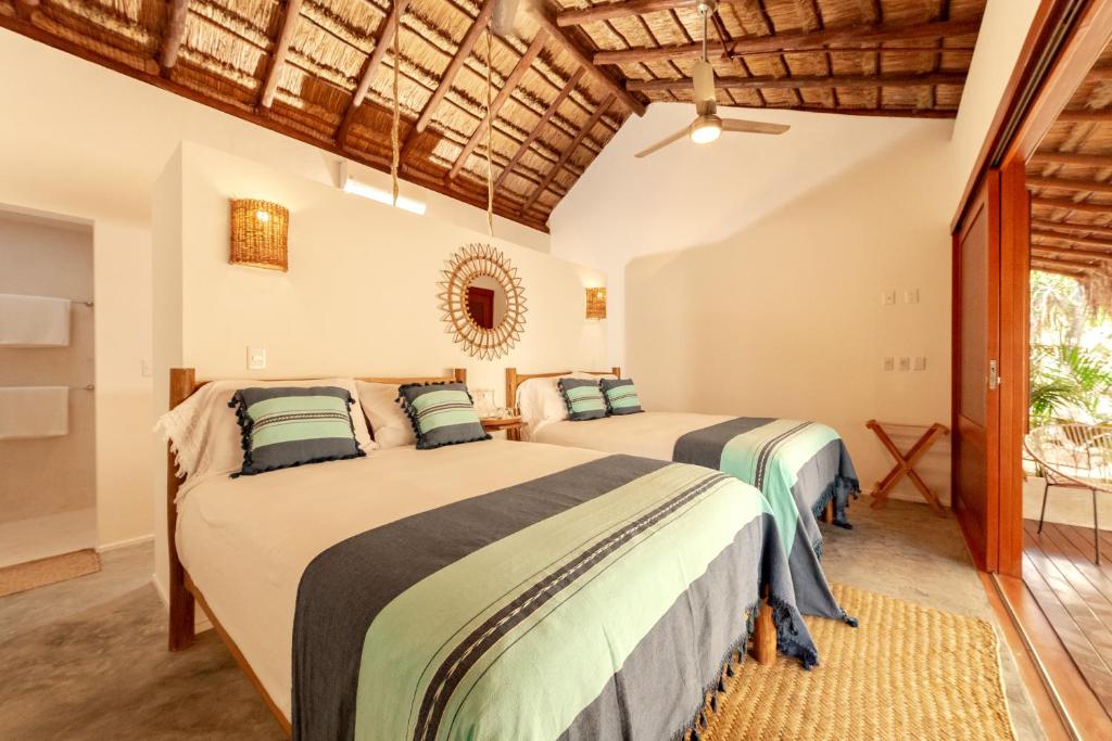 Una cama o camas en una habitación de Mimosa Tulum