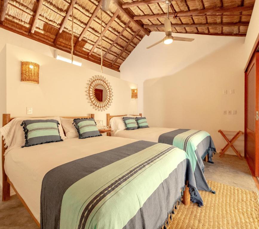 Una cama o camas en una habitación de Mimosa Tulum