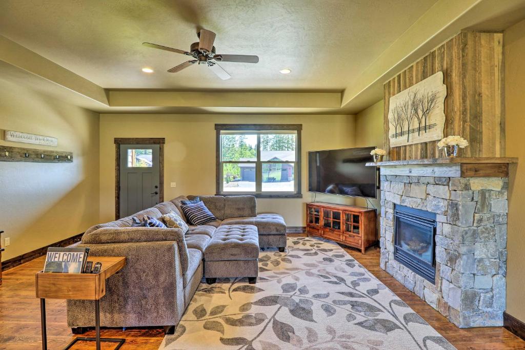 A seating area at Newly Built Kalispell Home - 28 Mi to Glacier NP!