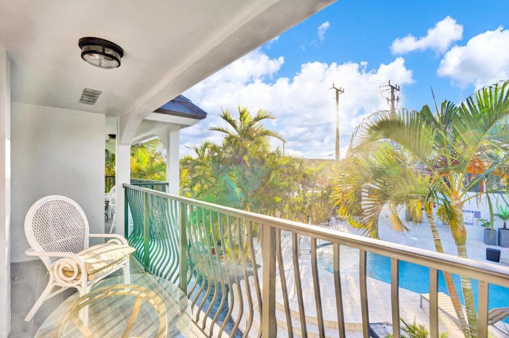 Bazén v ubytování Bright Beachside Getaway nebo v jeho okolí