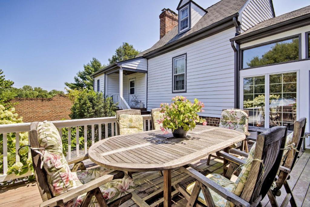 Terre Haute Manor Farmhouse with Gardens and Deck! - Holiday Home