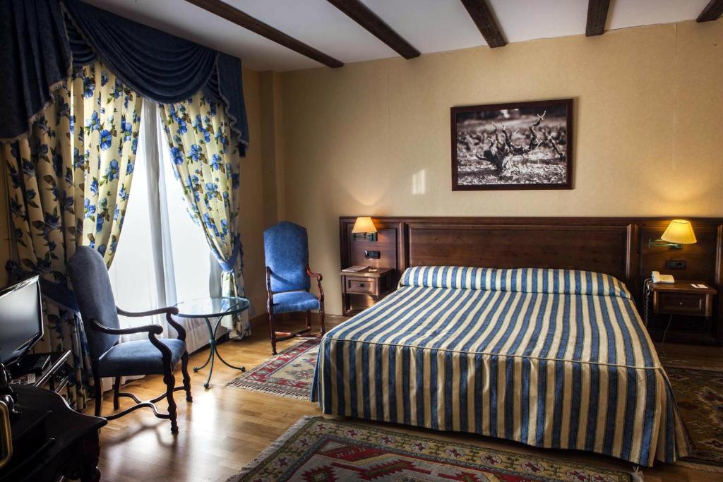Postel nebo postele na pokoji v ubytování Hotel Spa Tudanca Aranda