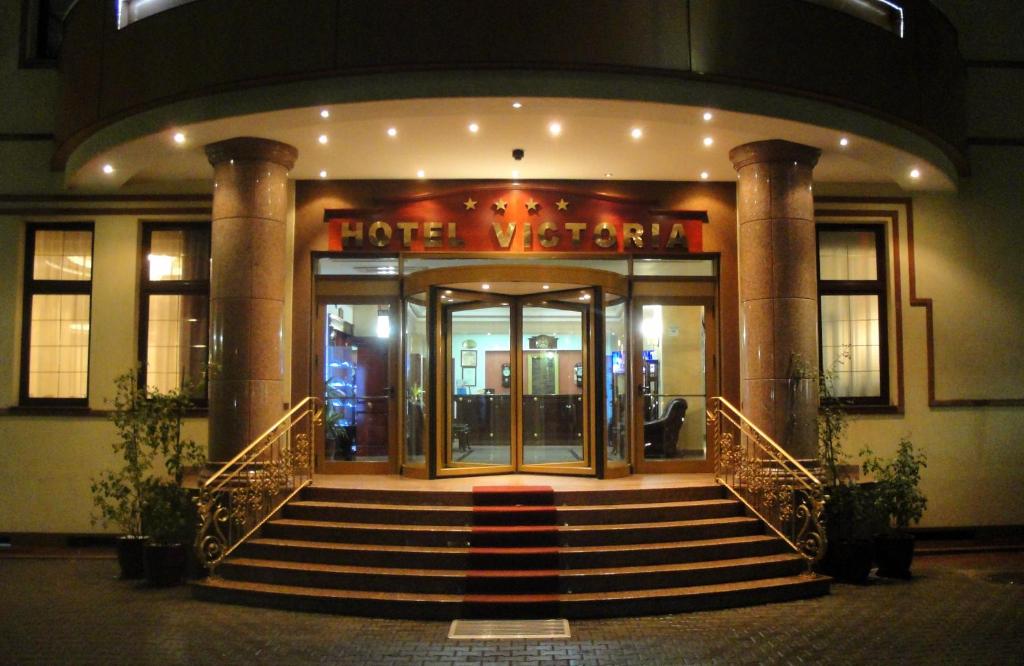 Fațada sau intrarea în Hotel Victoria