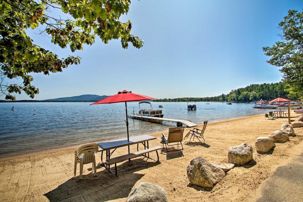 Center Ossipee PetFriendly Cottage with Dock!, Center Ossipee (updated