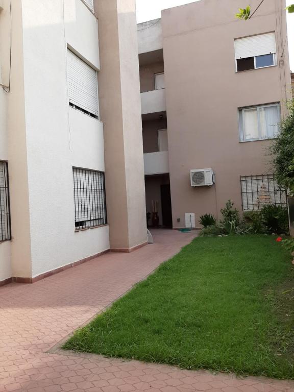 Renovado dpto Los Nietos - Two-Bedroom Apartment