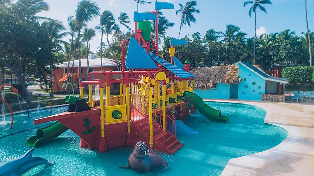 Bazén v ubytování Iberostar Selection Bávaro Suites nebo v jeho okolí