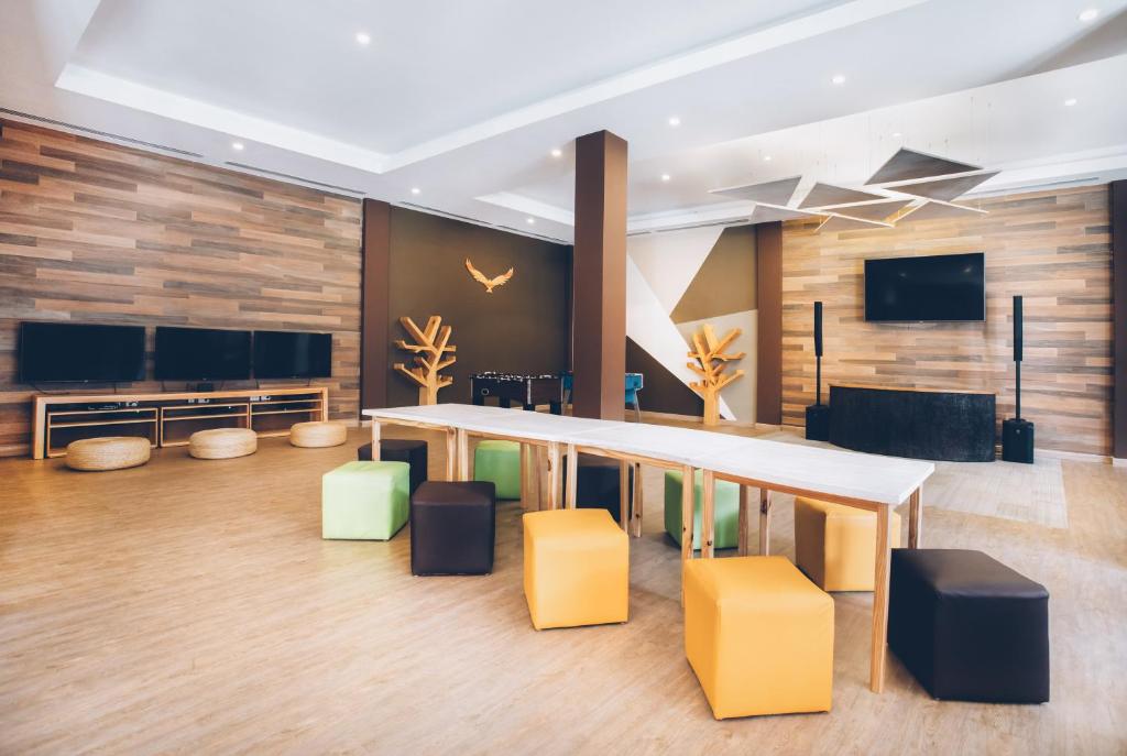 TV a/nebo společenská místnost v ubytování Iberostar Selection Bávaro Suites