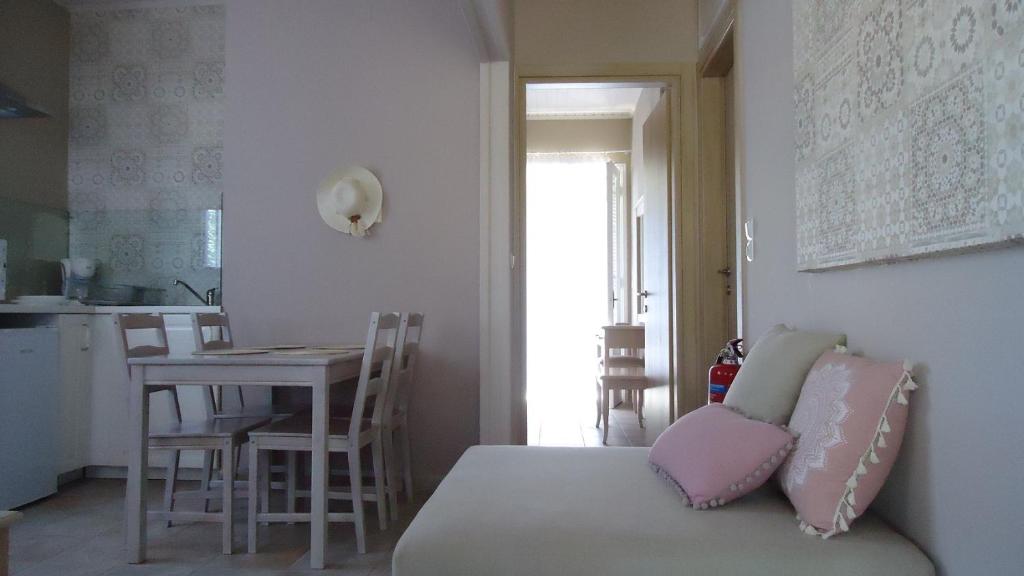 a living room with a couch and a table at House of Garden in Dhráganon