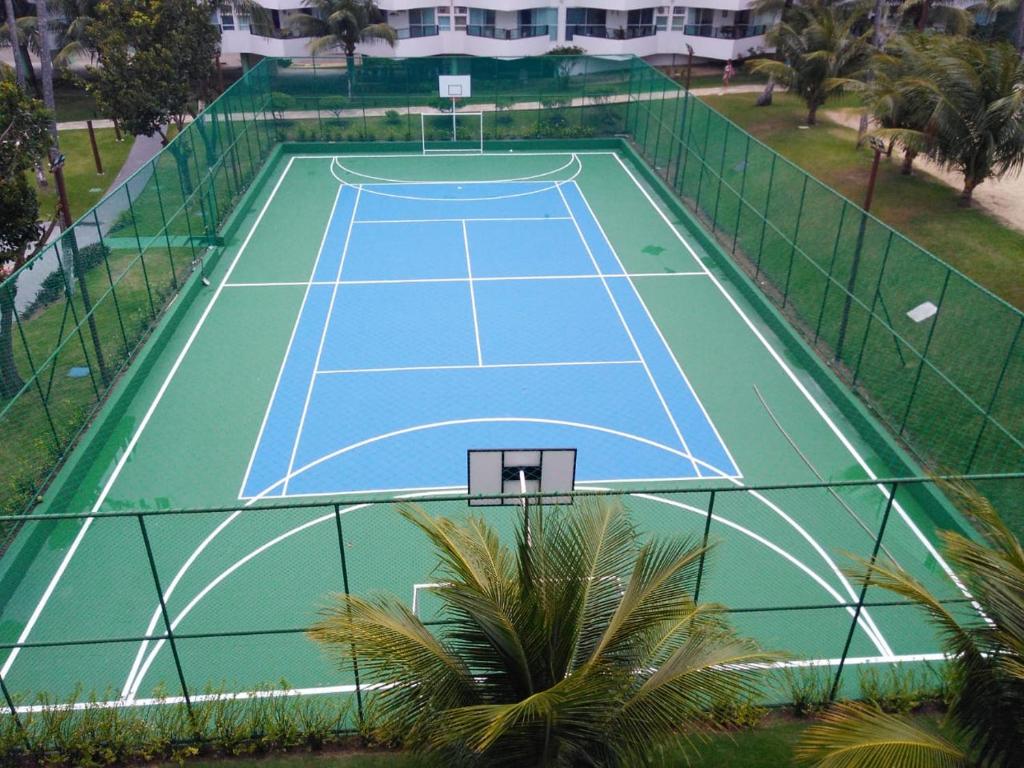 una vista aérea de una pista de tenis en Ancorar Porto de Galinhas Flats en Porto De Galinhas