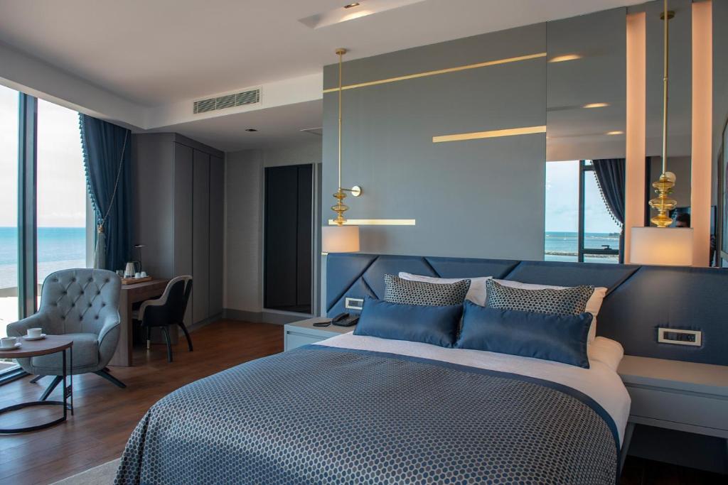 B&C HOTEL