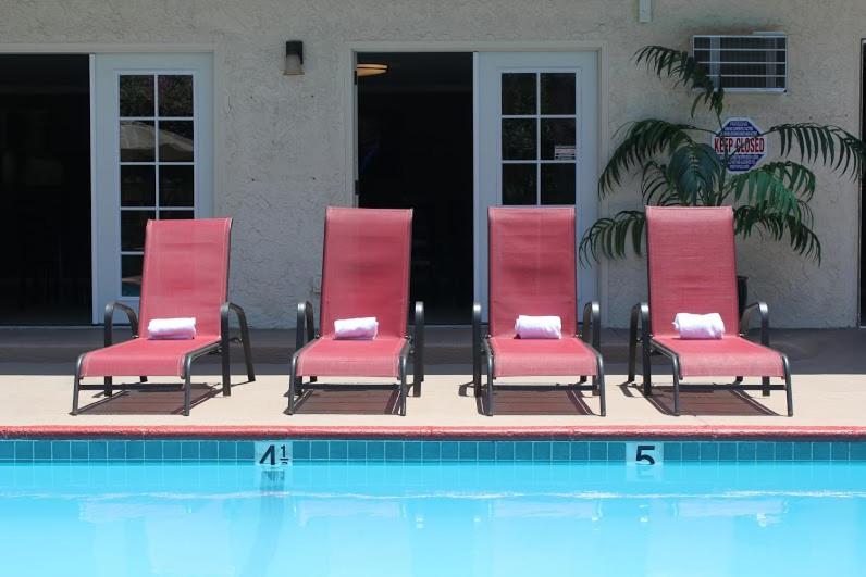 California Suites Hotel photo