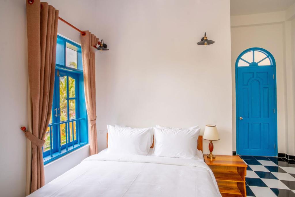 Vida Loca Sunset Beach Resort - 1