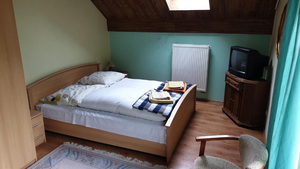 Postel nebo postele na pokoji v ubytování OKW Pilsko