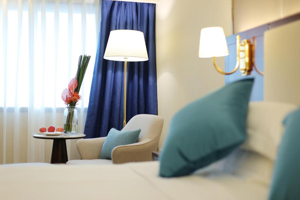 Postel nebo postele na pokoji v ubytování Asia International Hotel Guangdong