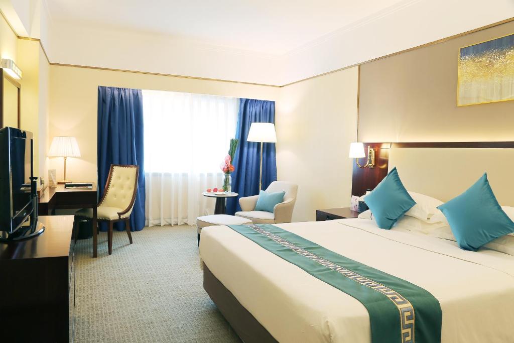 Postel nebo postele na pokoji v ubytování Asia International Hotel Guangdong