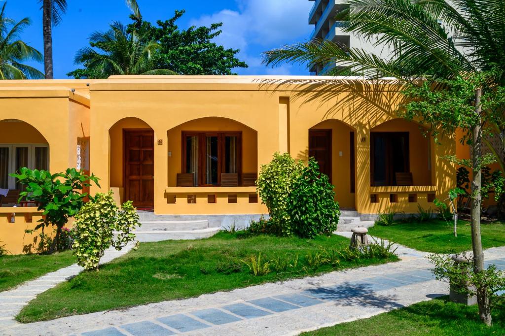 Vida Loca Sunset Beach Resort - 15