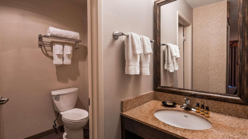 Best Western Plus Rivershore Hotel photo