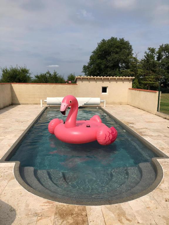 Bazén v ubytování Gîte de Beausoleil nebo v jeho okolí
